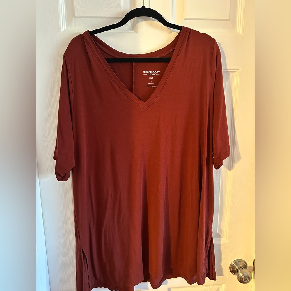 Torrid V-Neck Short Sleeve Tee - Warm Rust (Size 4 - 26/28)